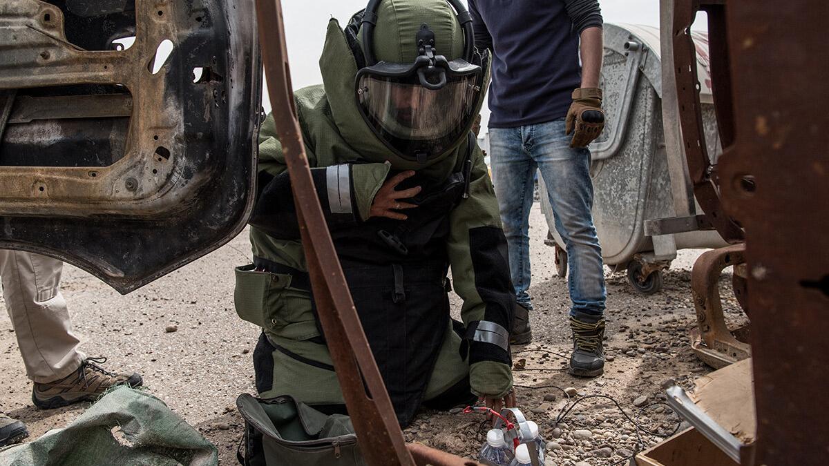In collaboration with the Iraqi Ministry of Interior (MoI), UNMAS trains police officers in explosive ordnance disposal/improvised explosive device disposal at the MoI base in Salman Pak, located on the outskirts of Baghdad. 