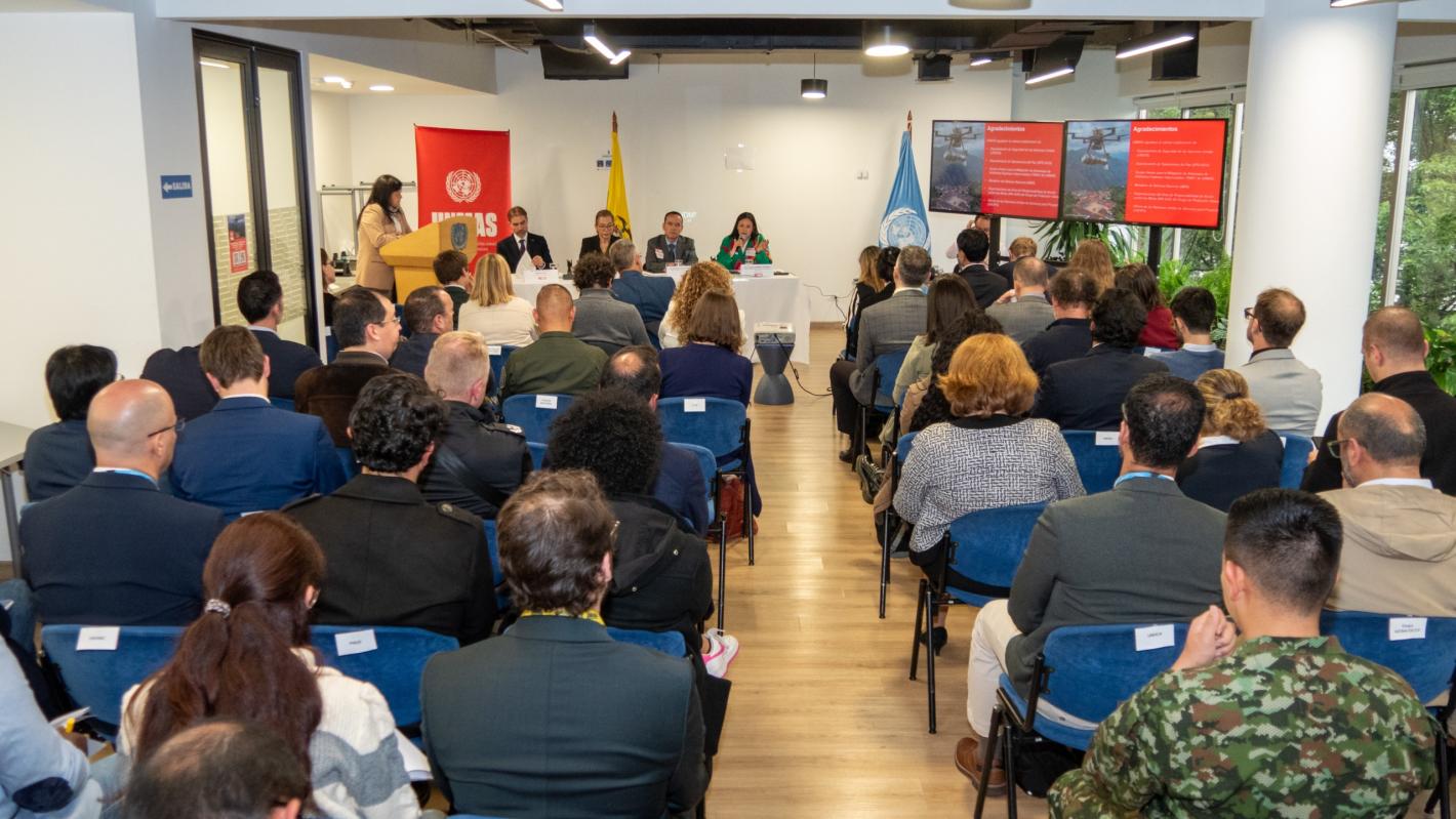 UNMAS Colombia lanza su informe técnico sobre drones armados, reuniendo a actores clave para sensibilizar sobre las consecuencias humanitarias de su uso creciente por parte de grupos armados no estatales.