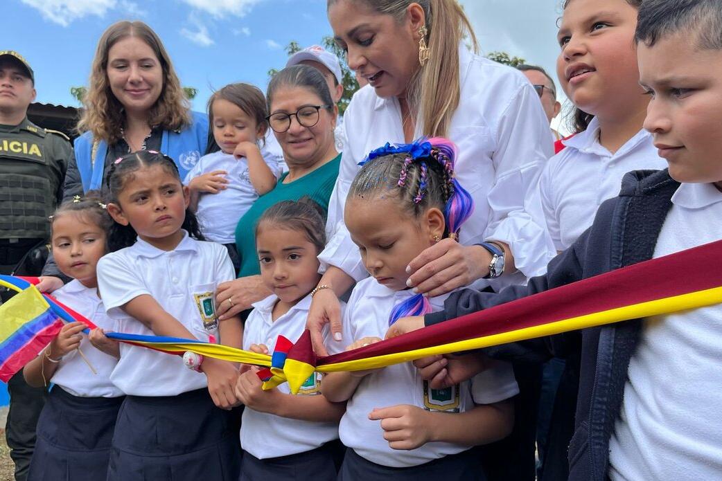 Firmantes de paz celebran apertura de la primera sede de una institución educativa en el ETCR Antonio Nariño, en Icononzo, Tolima