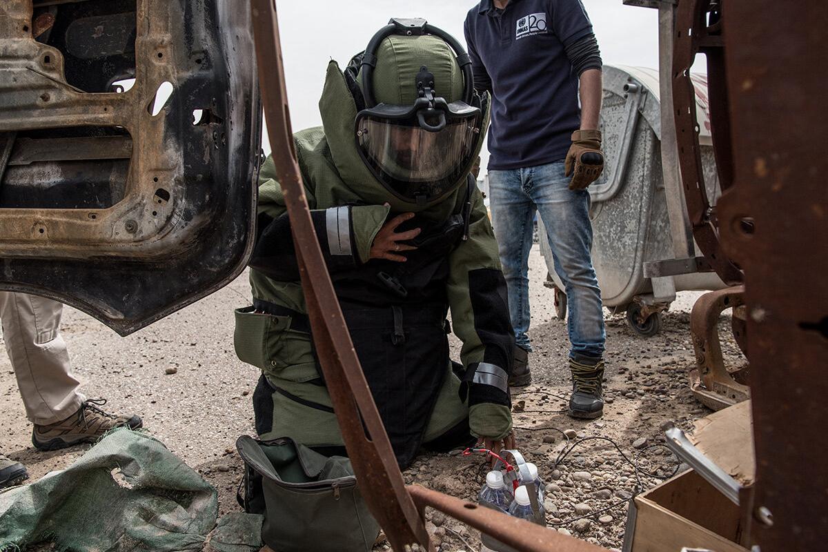 In collaboration with the Iraqi Ministry of Interior (MoI), UNMAS trains police officers in explosive ordnance disposal/improvised explosive device disposal at the MoI base in Salman Pak, located on the outskirts of Baghdad. 
