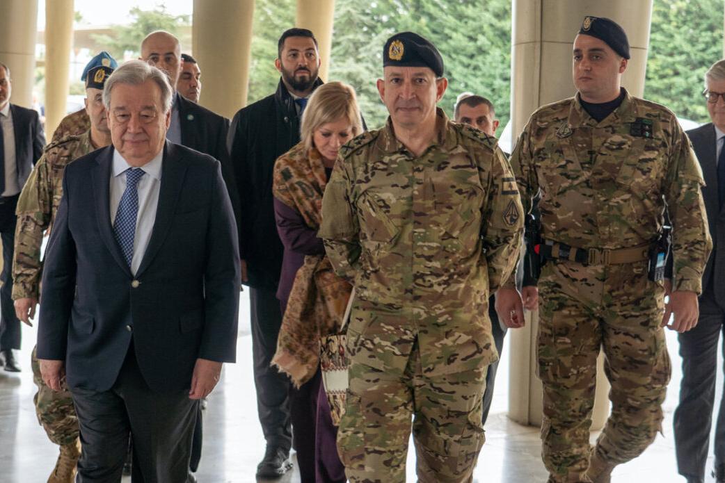 António Guterres with Commander of the Lebanese Armed Forces and other UN officials.