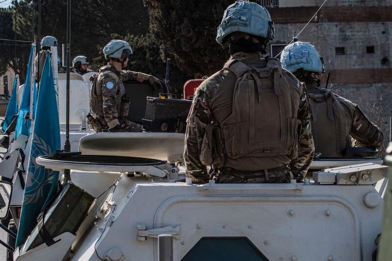 联合国维和人员在黎巴嫩南部的代尔基法巡逻。