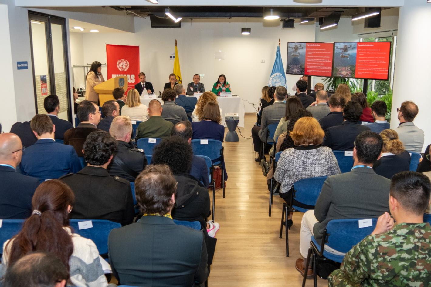 UNMAS Colombia lanza su informe técnico sobre drones armados, reuniendo a actores clave para sensibilizar sobre las consecuencias humanitarias de su uso creciente por parte de grupos armados no estatales.